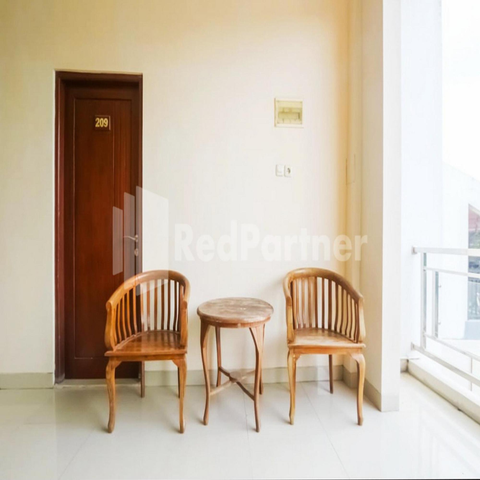 D'Waru Homestay Syariah Near Jl Slamet Riyadi Mitra Reddoorz Solo المظهر الخارجي الصورة